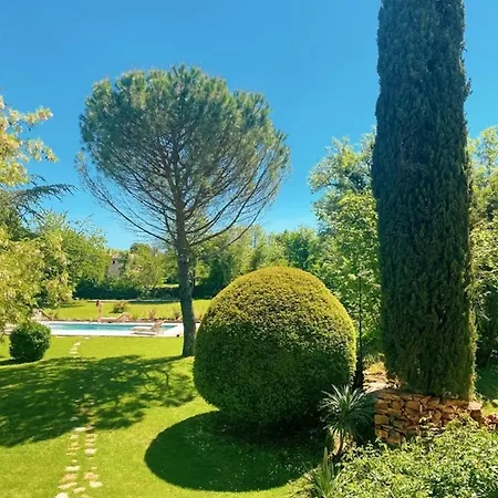 Mas Parenthese - Et Table D'hotes Bed & Breakfast 3*