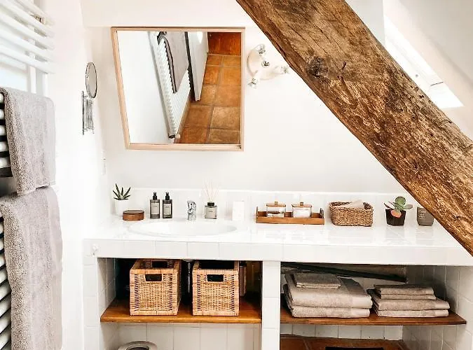 Mas Parenthese - Et Table D'hotes Bed and Breakfast 3*