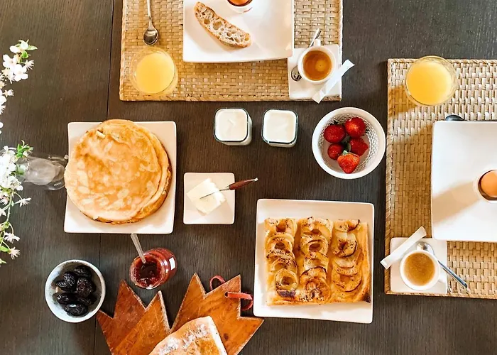 Mas Parenthese - Et Table D'hotes Bed and Breakfast 3*